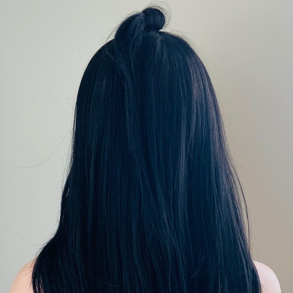 Very Pretty Versatile 13x4 Lace Front Black Synthetic Wig - Picture 8 of 14